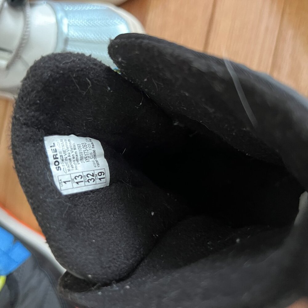 Sorel Winter Boots - Size 1 Kids - Picture 2 of 9